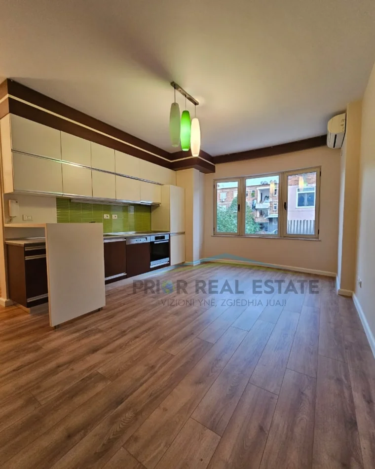 Tirane, shitet apartament 1+1 Kati 3, 163.000 € 