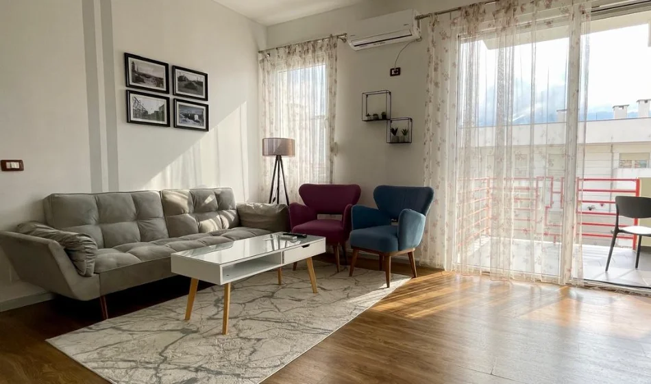 Tirane, jepet me qera apartament 1+1+Ballkon , 75 m² 650 € 