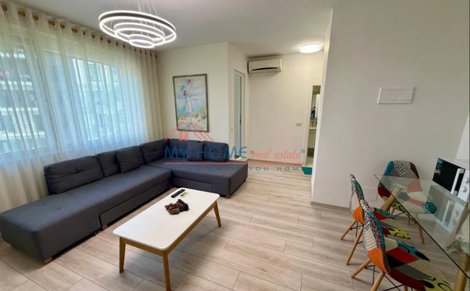 Tirane, jepet me qera apartament 1+1+Ballkon Kati 8, 70 m² 900 € (Rruga e Kosovareve)