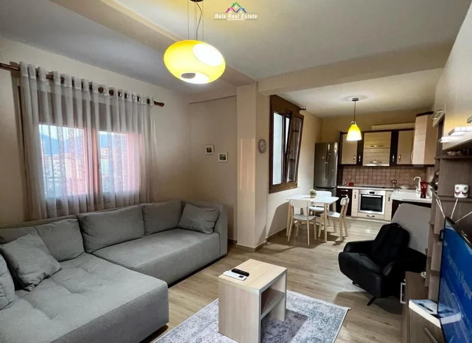 Tirane, jepet me qera apartament 1+1+Ballkon Kati 8, 75 m² 870 € (myslym shyr)