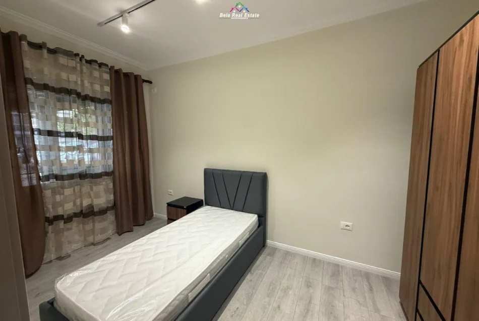 Tirane, jepet me qera apartament 2+1 Kati 1, 80 m² 850 € (blloku)