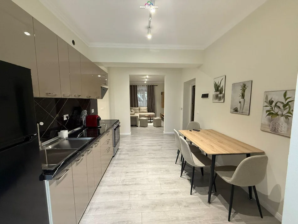 Tirane, jepet me qera apartament 1+1 Kati 2, 100 m² 694 € (Hotel Elisa)