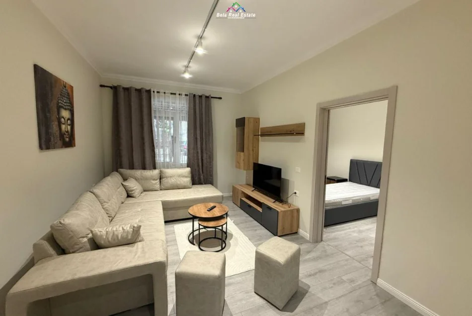 Tirane, jepet me qera apartament 2+1 Kati 1, 80 m² 850 € (blloku)