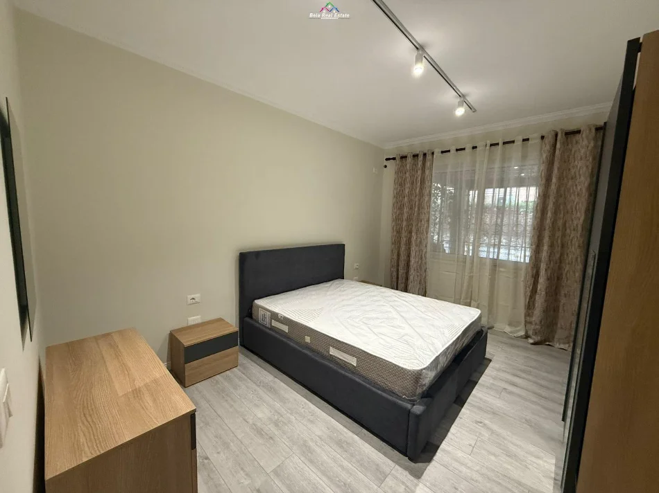Tirane, jepet me qera apartament 1+1 Kati 1, 80 m² 850 € (Fakulteti Juridik)