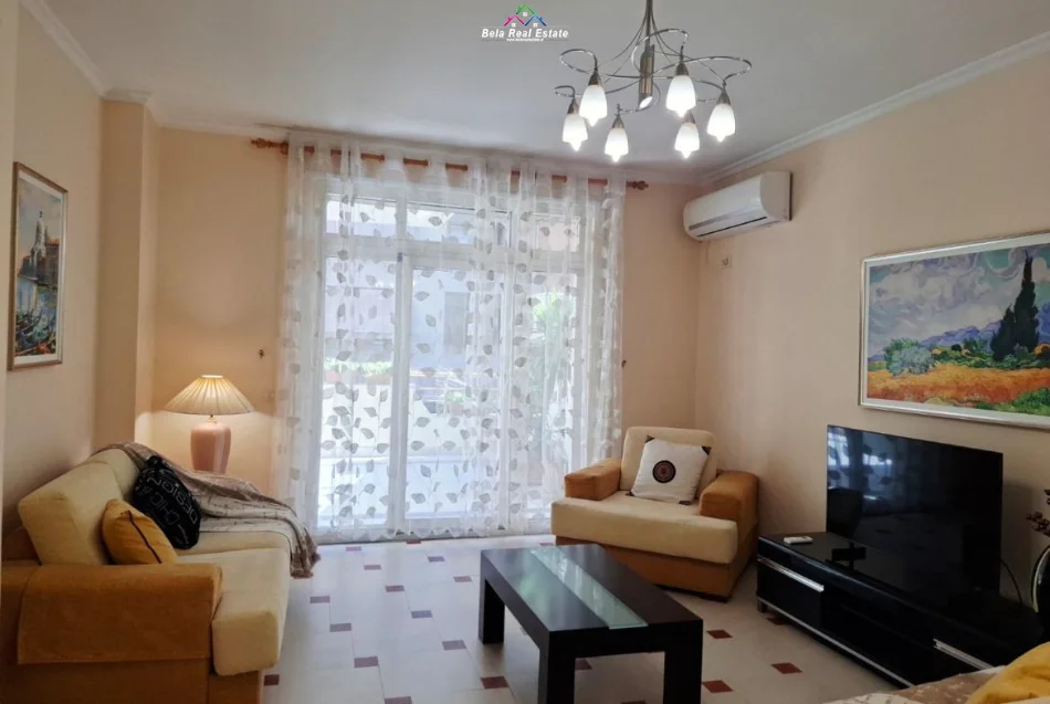 Tirane, jepet me qera apartament 1+1+Ballkon Kati 2, 90 m² 630 € (kopshti botanik)