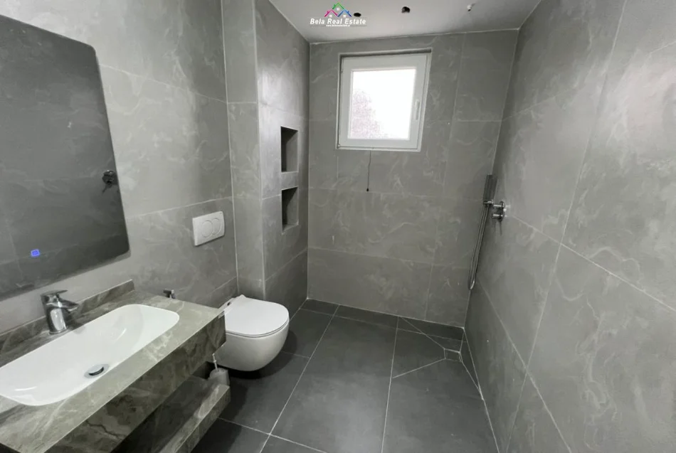 Tirane, jepet me qera Vile 3+1+Ballkon , 100 m² 680 € (shkoze)