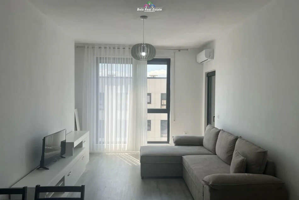 Tirane, jepet me qera apartament 1+1+Ballkon Kati 8, 65 m² 550 € (xhanfize keko)