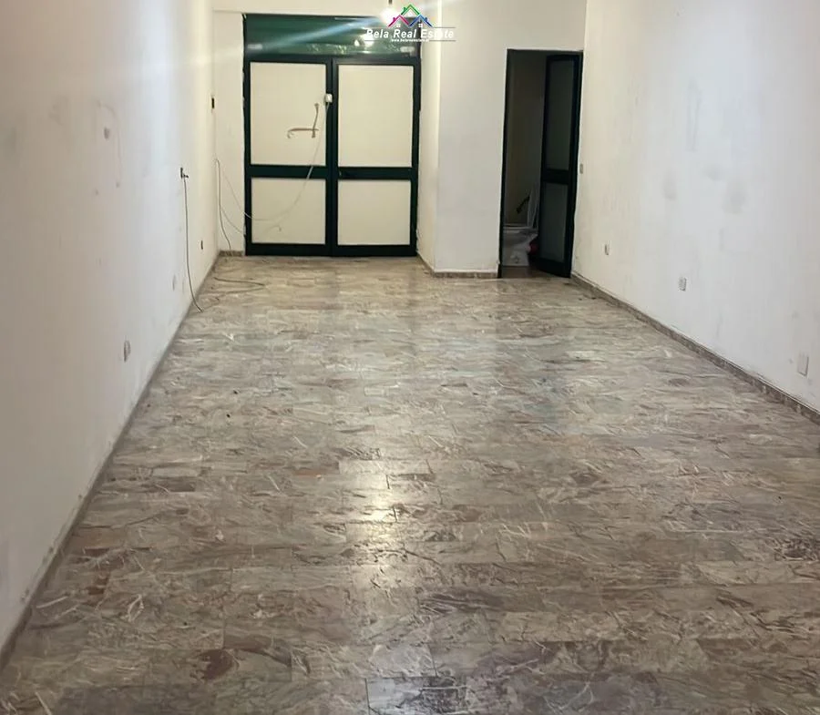 Tirane, jepet me qera zyre Kati 2, 50 m² 730 € (Ish ekspozita)