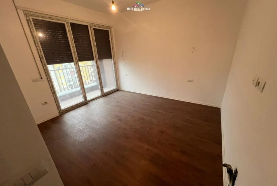 Tirane, jepet me qera zyre Kati 6, 98 m² 800 € (Tefta Tashko Koco)