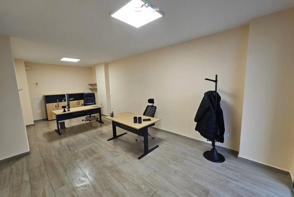 Tirane, jepet me qera zyre Kati 2, 110 m² 650 € (ASL)