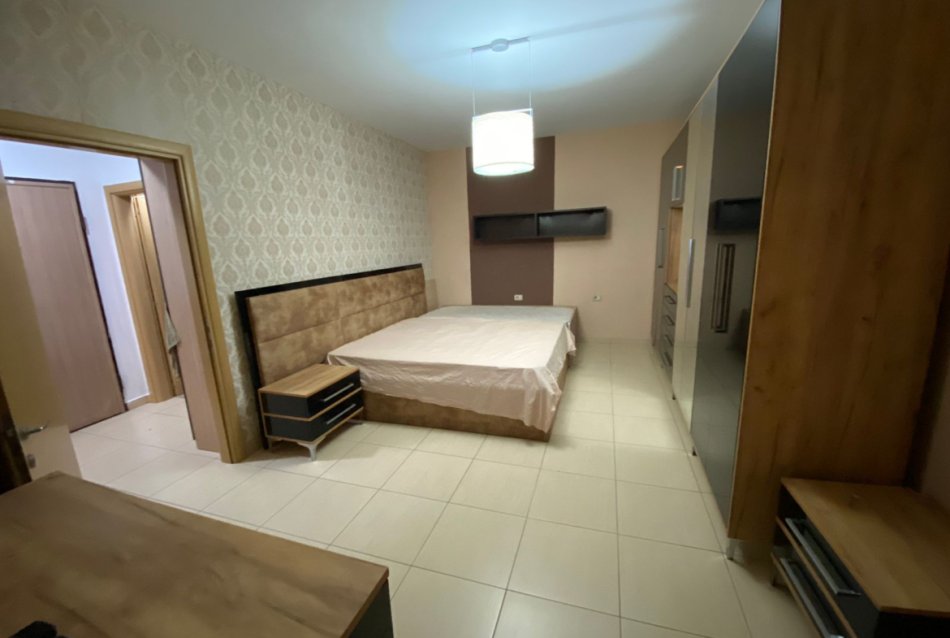 Tirane, jepet me qera apartament 2+1+Ballkon Kati 5, 100 m² 600 € (Selvia)