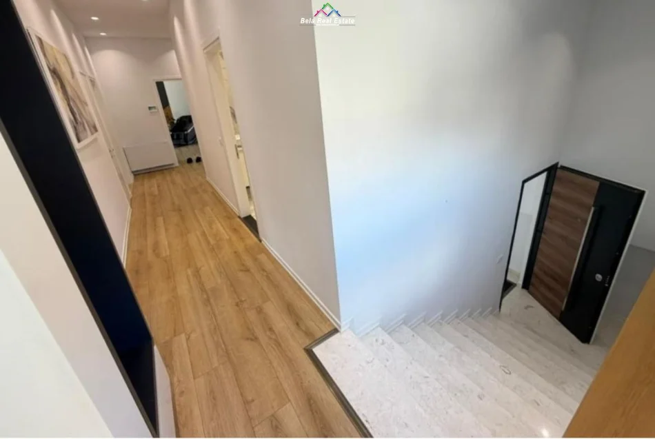 Tirane, jepet me qera apartament 3+1 Kati 3, 200 m² 1.500 € (secret garden)