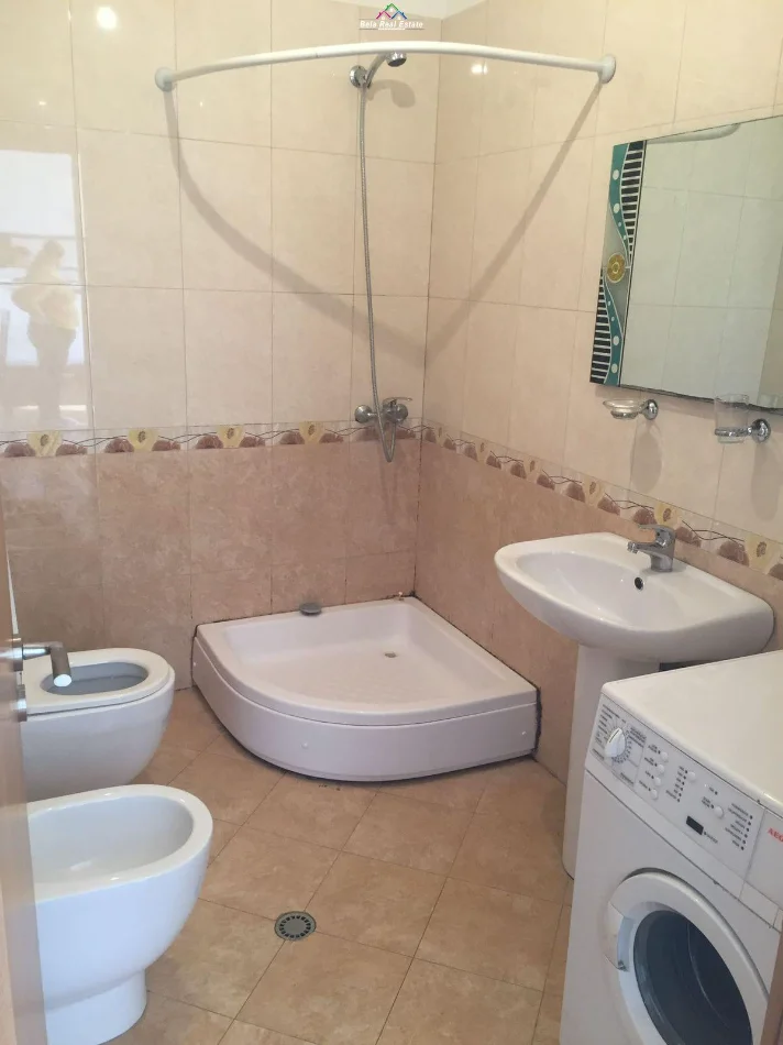 Tirane, jepet me qera apartament 1+1+Ballkon Kati 6, 55 m² 620 € (XHAMLLIKU)