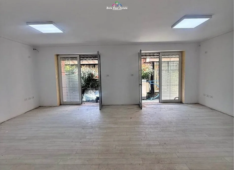 Tirane, jepet me qera dyqan Kati 0, 100 m² 1.250 € (21 dhjetori)