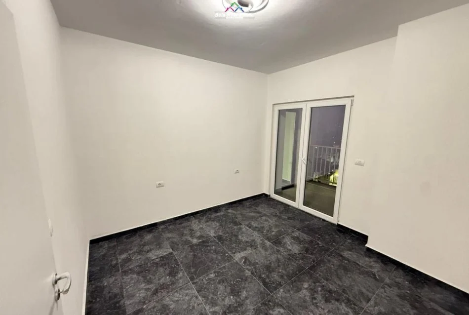 Tirane, jepet me qera apartament 2+1+Ballkon Kati 6, 105 m² 800 € (zogu i zi)