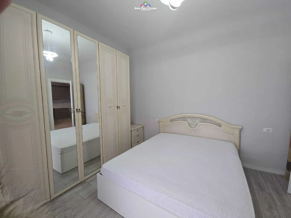 Tirane, jepet me qera apartament 1+1+Ballkon Kati 5, 70 m² 740 € (anton lufi)