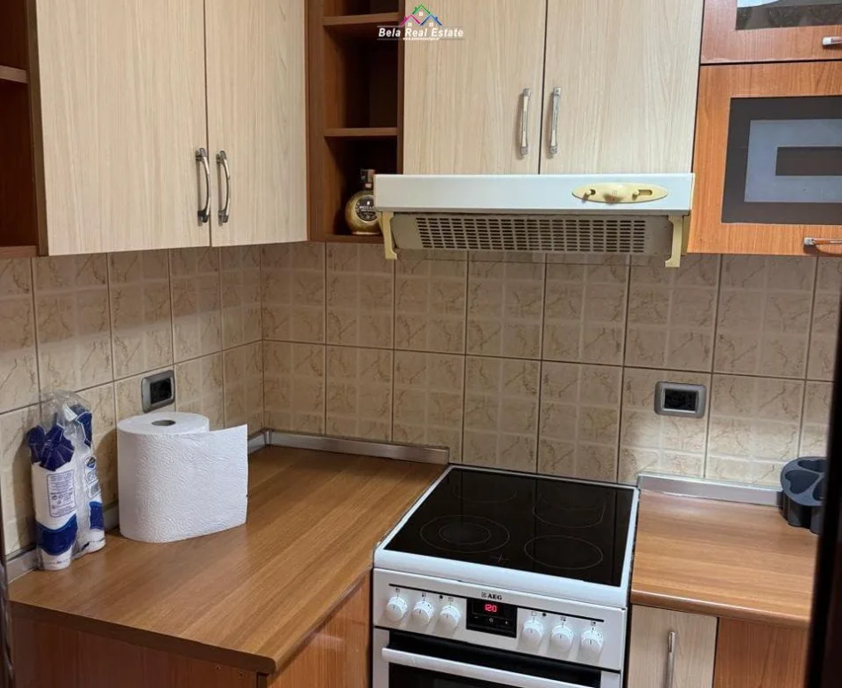 Tirane, jepet me qera apartament 1+1+Ballkon Kati 8, 52 m² 420 € (rruga e dibres)