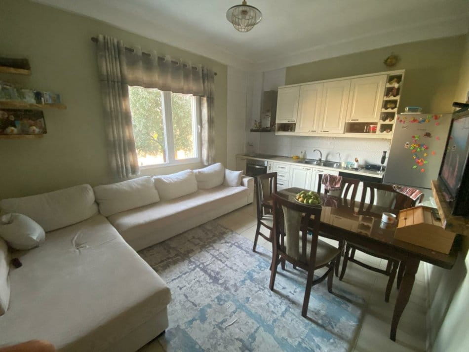 Tirane, jepet me qera Vile 3+1 Kati 1, 130 m² 500 € (rruga Osmet,)