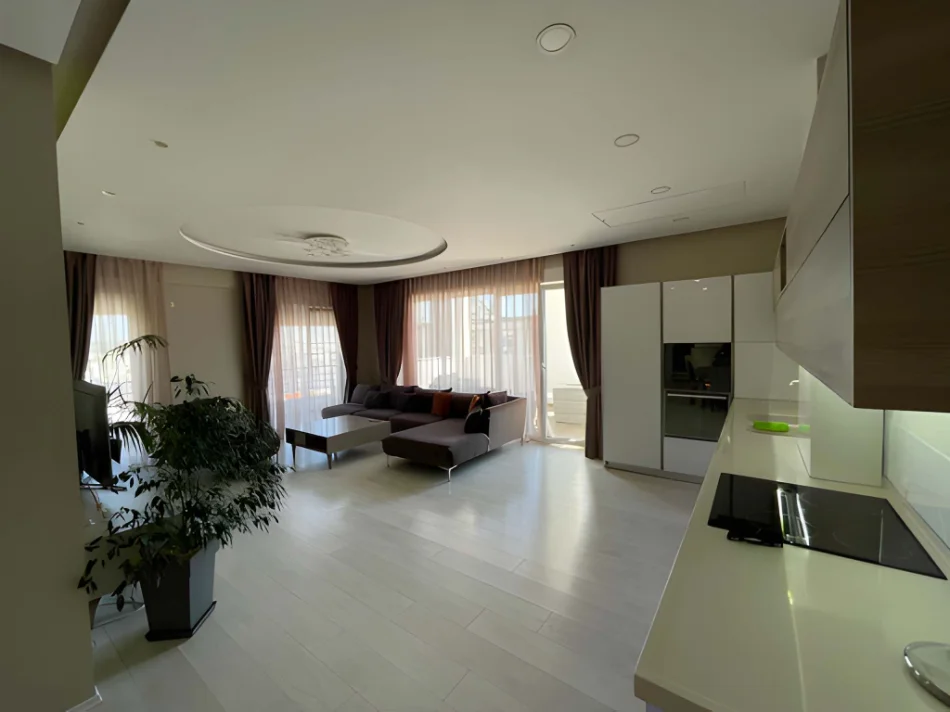 Tirane, jepet me qera apartament 3+1+Ballkon Kati 4, 187 m² 1.300 € (Liqeni i Thatë)