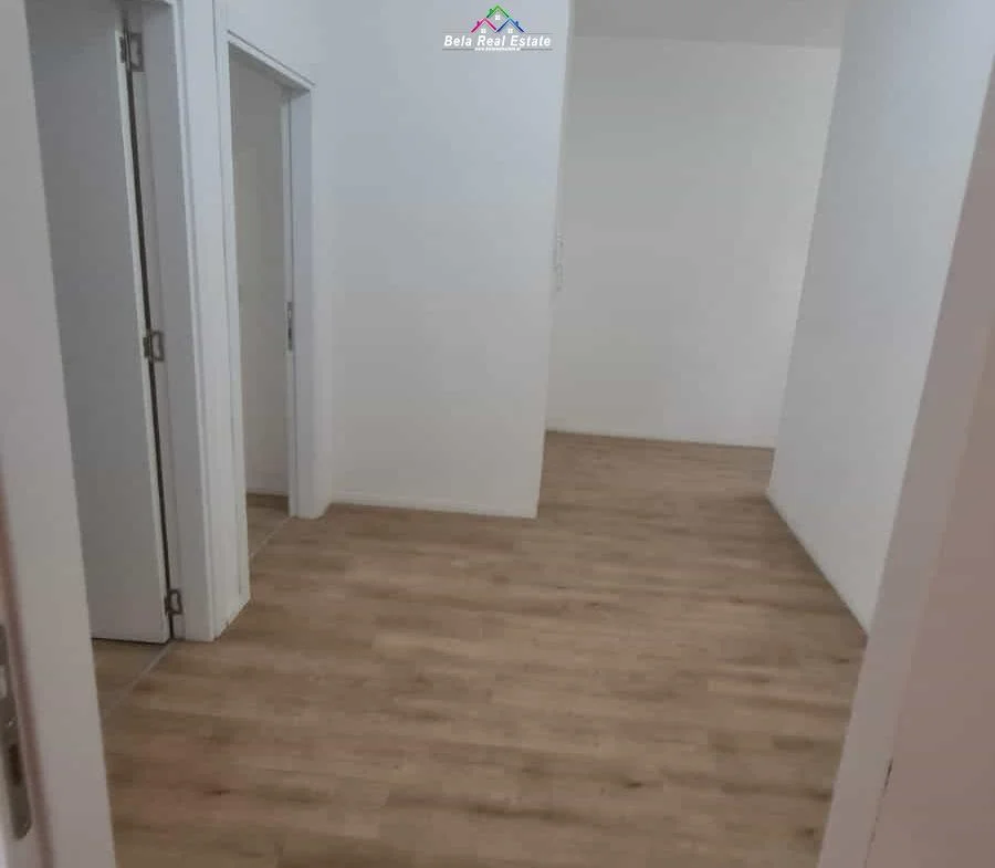 Tirane, jepet me qera apartament 2+1 Kati 4, 102 m² 620 € (ali demi)