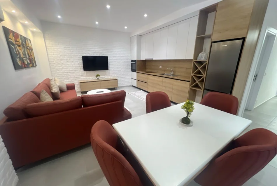 Tirane, jepet me qera apartament 1+1+Ballkon Kati 6, 140 m² 700 € (Kodra e Diellit)