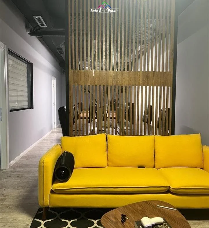 Tirane, jepet me qera zyre Kati 2, 108 m² 2.000 € (Kompleksi Square 21)