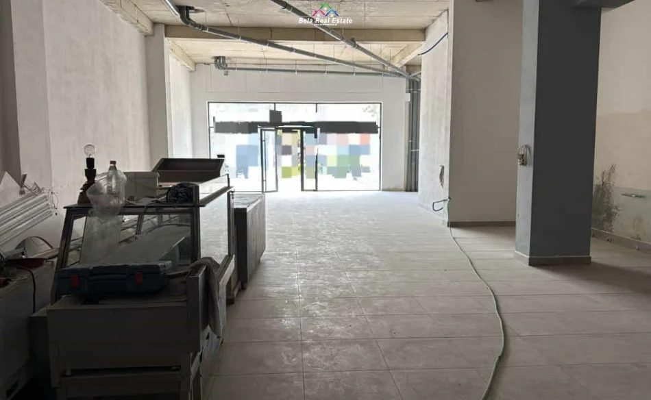 Tirane, jepet me qera dyqan Kati 0, 370 m² 4.500 € (shkoze)