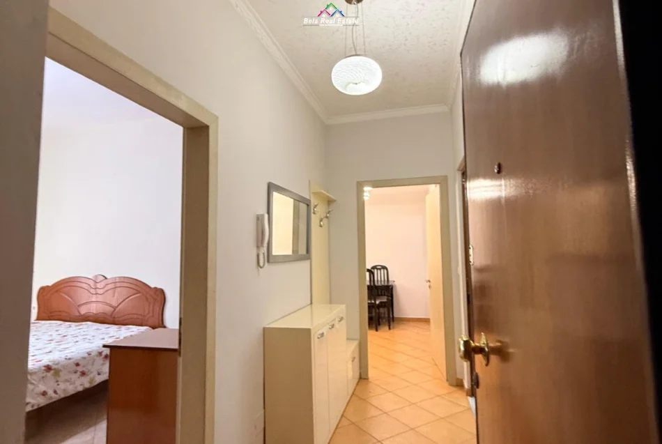 Tirane, shes apartament 1+1+Ballkon Kati 5, 64 m² 135.000 € (ali demi)