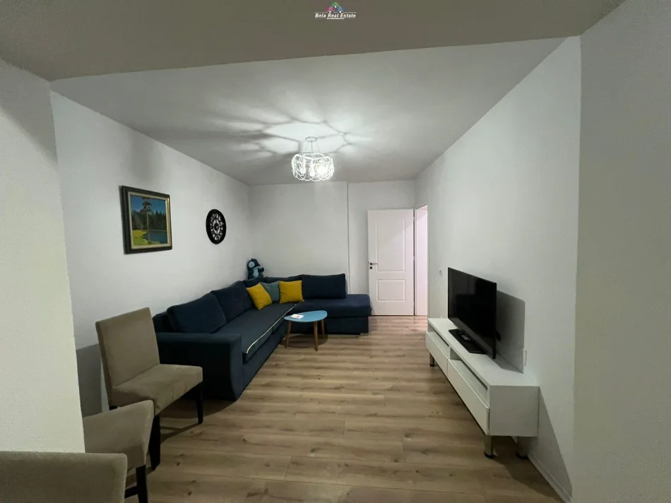 Tirane, jepet me qera apartament 2+1 Kati 4, 80 m² 570 € (rruga bardhyl)