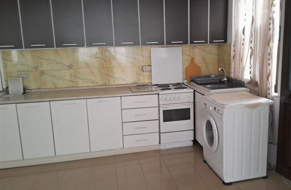 Tirane, jepet me qera apartament 2+1+Ballkon Kati 1, 86 m² 350 € (Allias)