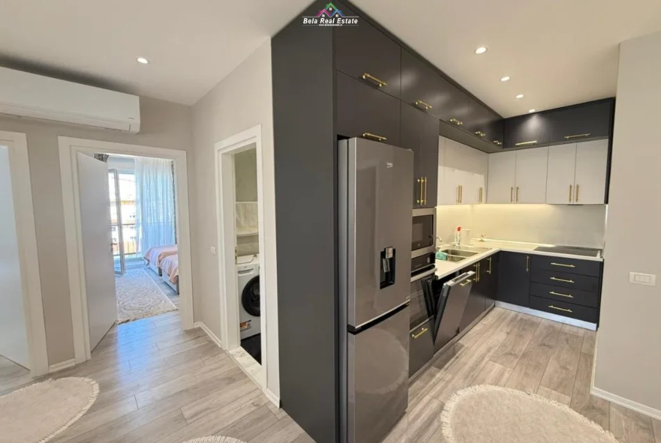 Tirane, jepet me qera apartament 2+1 Kati 4, 100 m² 680 € (xhanfize keko)