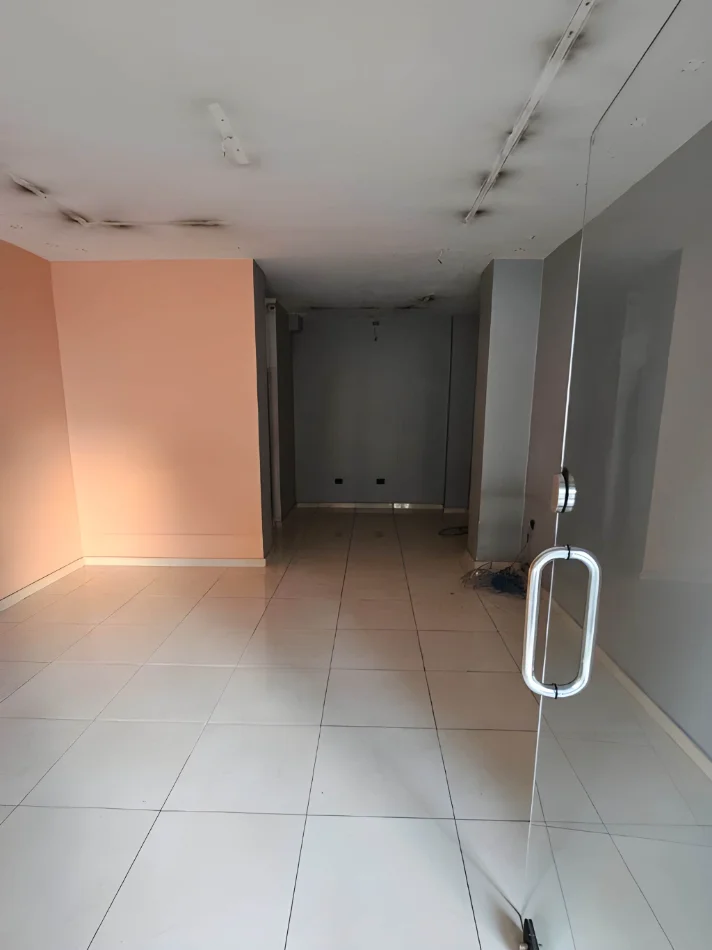 Tirane, jepet me qera ambjent biznesi Kati 0, 33 m² 800 € (Rruga Bardhyl)