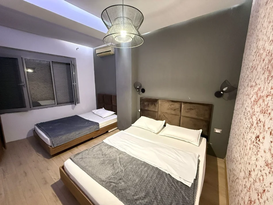 Tirane, jepet me qera garsonier 1+1 Kati 3, 64 m² 600 € (Rruga e Barrikadave)