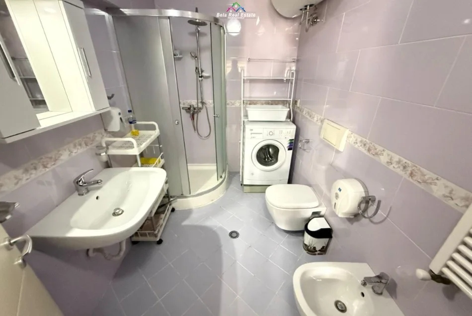 Tirane, jepet me qera apartament 1+1+Ballkon Kati 7, 70 m² 520 € (selvia)