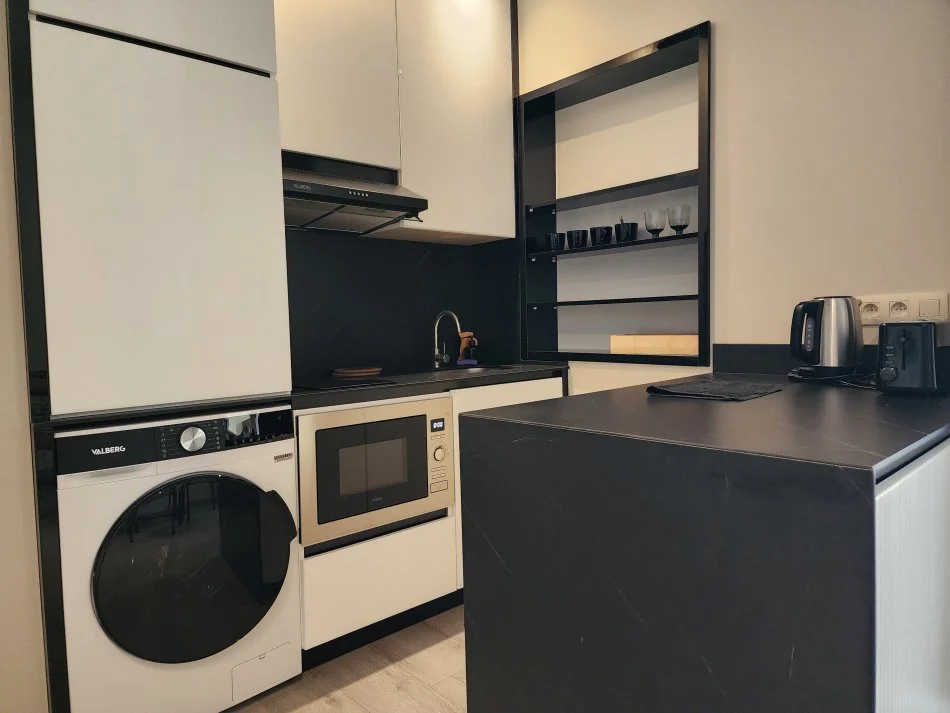 Jepet me Qira: 1+1+ Ballkon || 📍 Liqeni Artificial, Vija e Pare Pallati Swan || 650 euro/ muaj