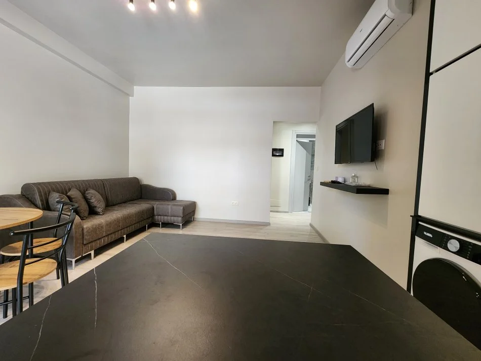 Jepet me Qira: 1+1+ Ballkon || 📍 Liqeni Artificial, Vija e Pare Pallati Swan || 650 euro/ muaj