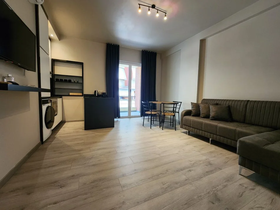 Jepet me Qira: 1+1+ Ballkon || 📍 Liqeni Artificial, Vija e Pare Pallati Swan || 650 euro/ muaj