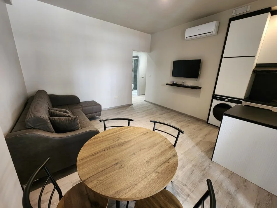 Jepet me Qira: 1+1+ Ballkon || 📍 Liqeni Artificial, Vija e Pare Pallati Swan || 650 euro/ muaj