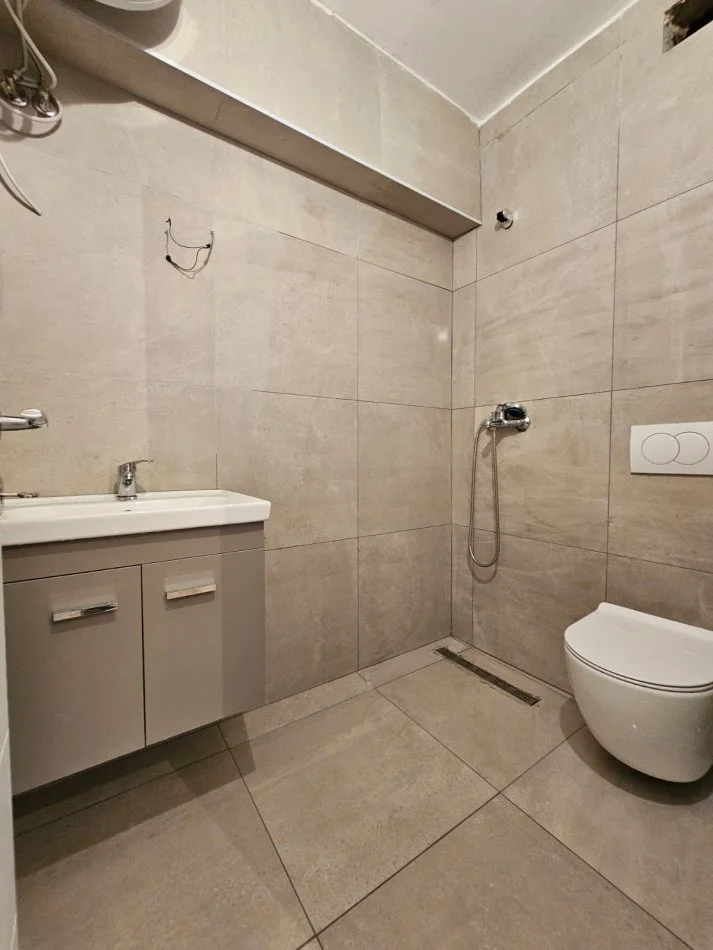 APARTAMENT NE SHITJE : 1+1 📍Mozaiku i Tiranes || Kt.5 - (98,000€) - Sp.45m² - 100% e Re✨
