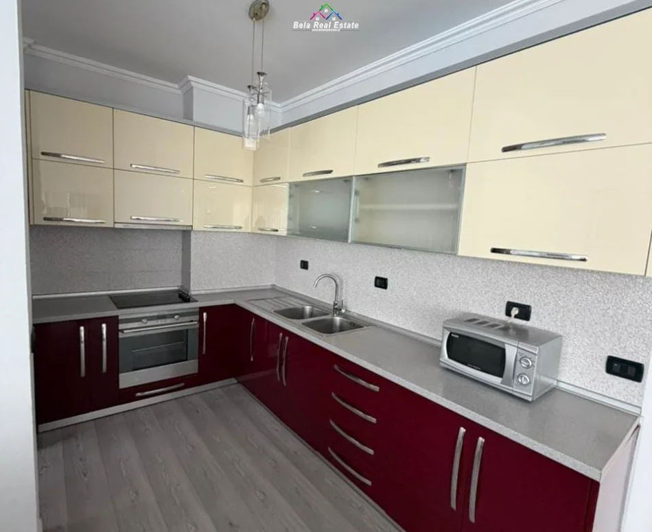 Tirane, jepet me qera apartament 3+1 Kati 6, 125 m² 1.200 € (delijorgji)