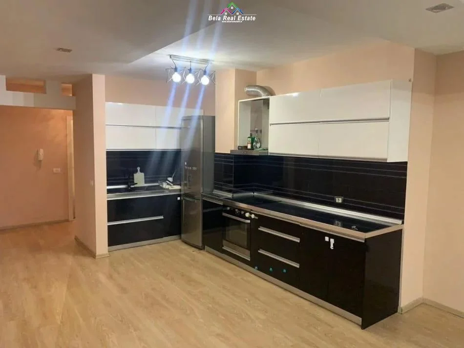 Tirane, jepet me qera apartament 2+1 Kati 2, 140 m² 680 € (dritan hoxha)
