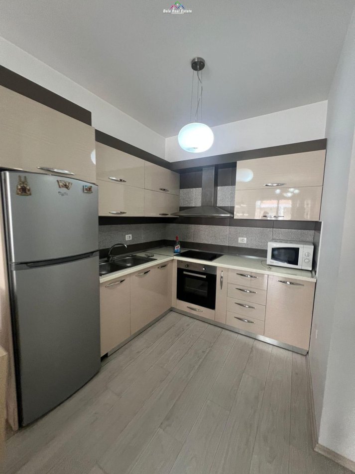 Tirane, jepet me qera apartament 1+1+Ballkon Kati 9, 70 m² (don bosko)