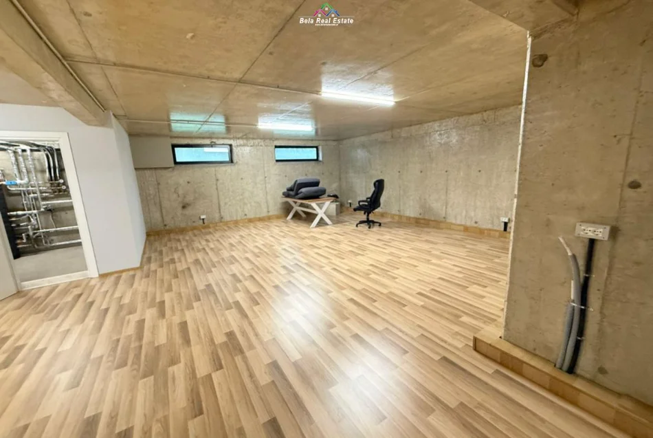 Tirane, jepet me qera Vile 2 Katshe Kati 2, 290 m² 3.200 € (Rruga e Vilave)