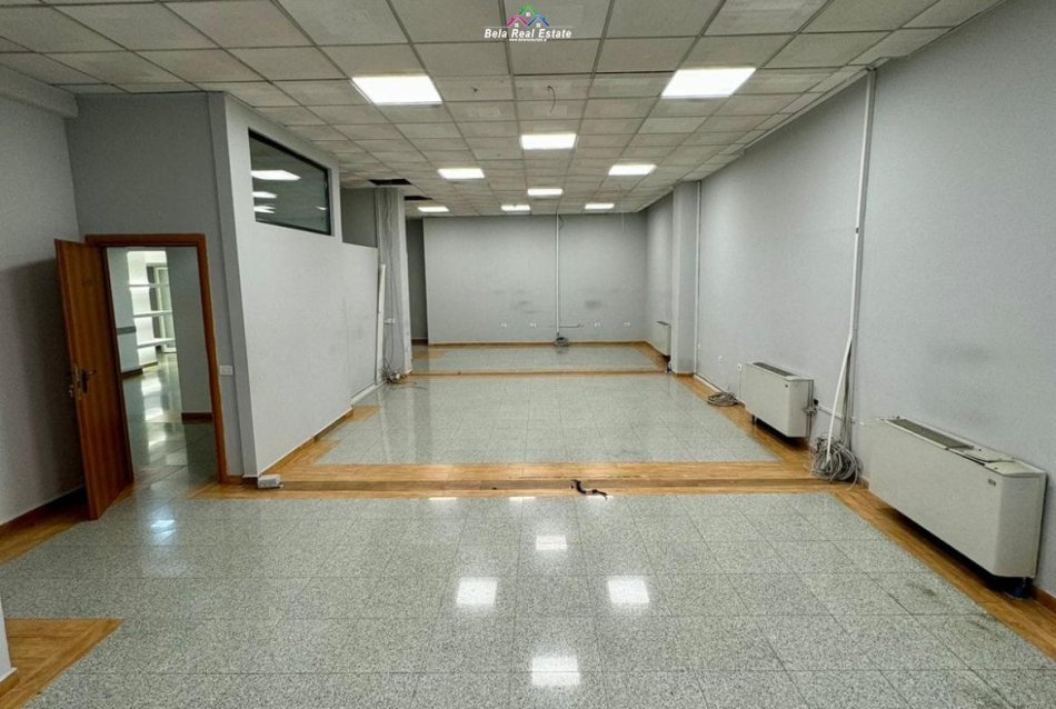 Tirane, jepet me qera zyre Kati 0, 455 m² 5.800 € (Rruga e Kavajes)