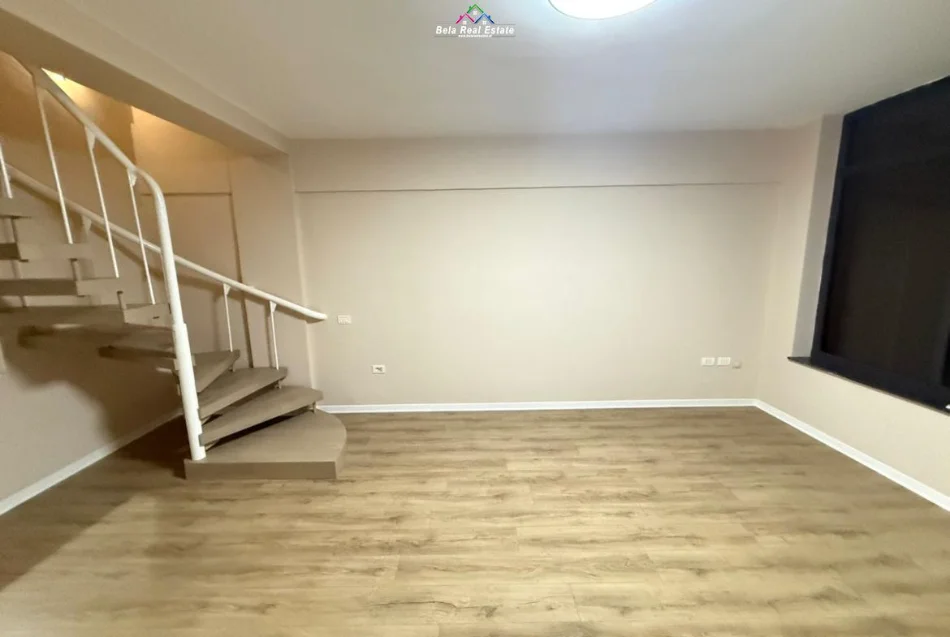 Tirane, jepet me qera zyre Kati 4, 130 m² 1050 € (qender)