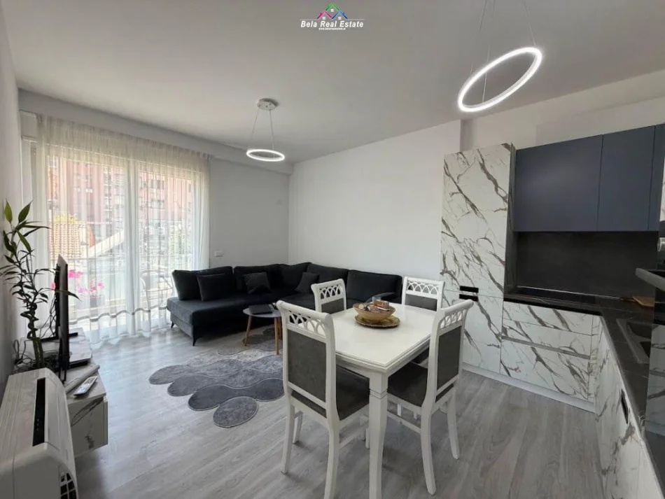 Tirane, jepet me qera apartament 1+1+Ballkon Kati 2, 65 m² 800 € (Qender)