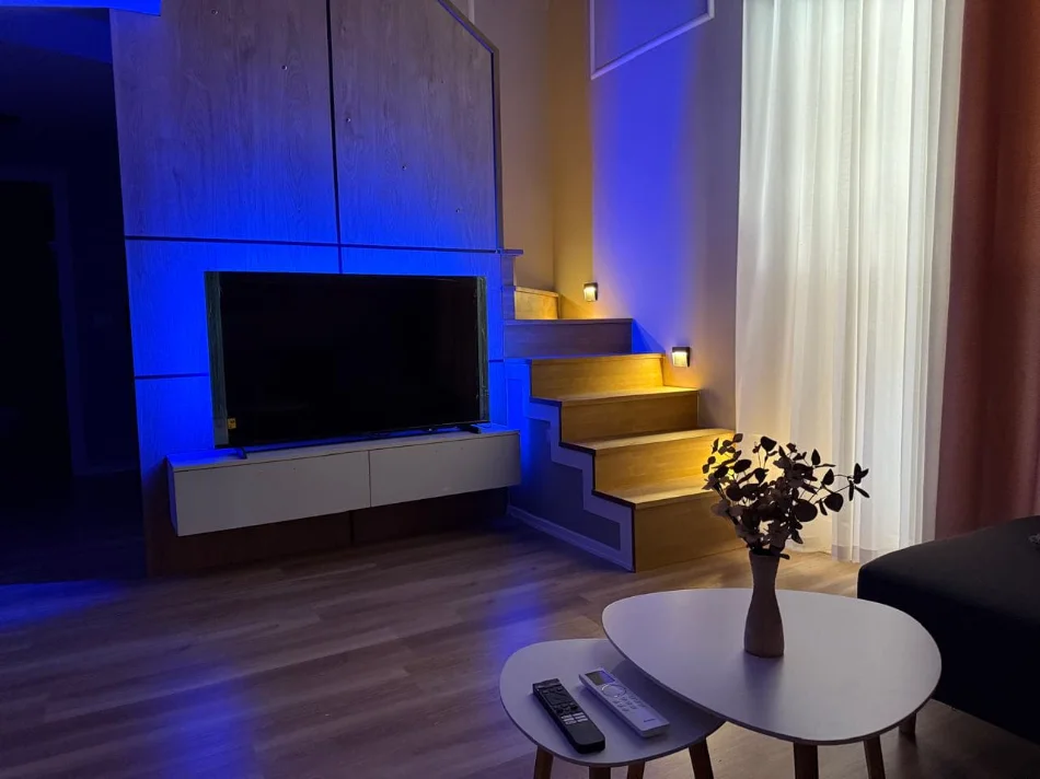 Tirane, jepet me qera apartament duplex 1+1 Kati 1, 70 m² 650 € (kompleksi golden park)