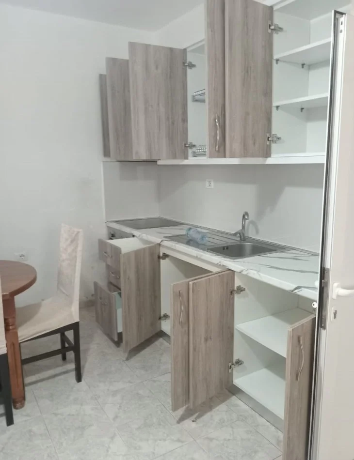 Tirane, jepet me qera apartament 2+1 Kati 1, 100 m² 450 € (Astir)