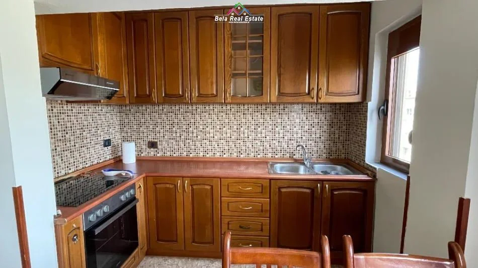 Tirane, jepet me qera apartament 1+1+Ballkon Kati 5, 60 m² 475 € (oxhaku)