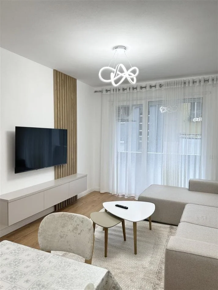 Tirane, jepet me qera apartament 2+1+Ballkon Kati 1, 100 m² 730 € (rruga e dibres)
